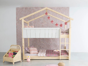 Деревянная двухъярусная кровать