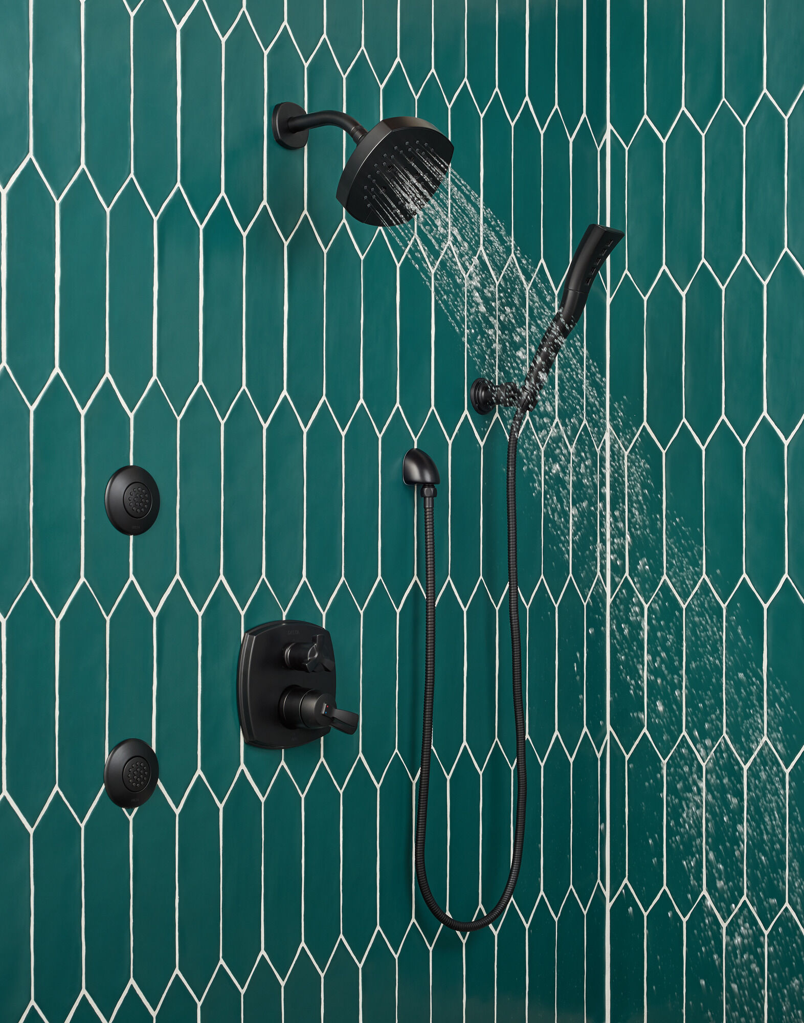 Ручной душ H2Okinetic с одинарной настройкой на стене Delta Faucet 55421-BL - Вид №1