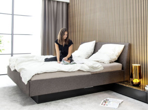 Двуспальная кровать-контейнер с мягким изголовьем