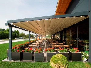 Алюминиевая пергола с раздвижной крышкой