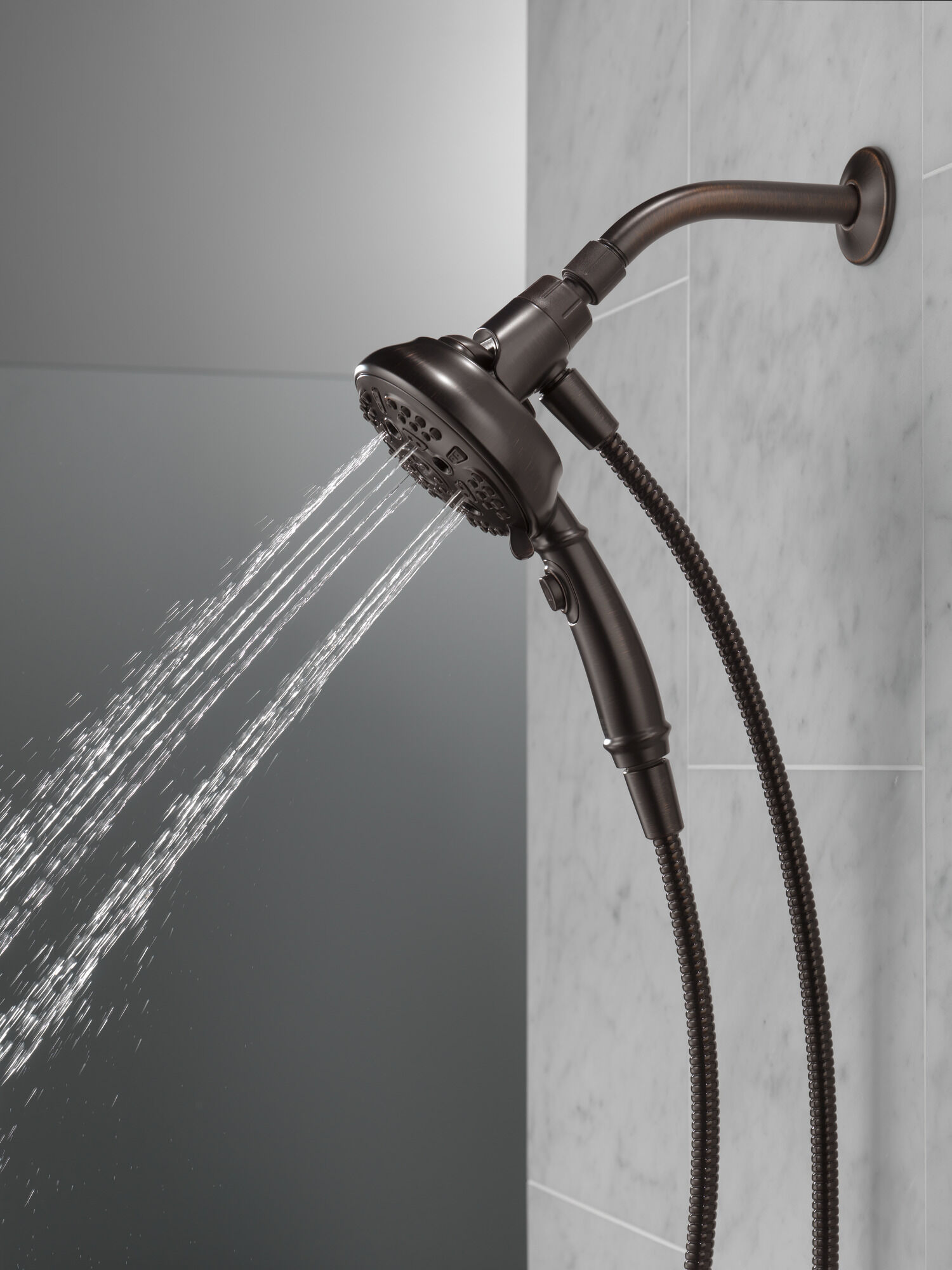 75506RB Ручной душ SureDock ™ с 7 настройками Delta Faucet DELTA Венецианская бронза - Вид №7