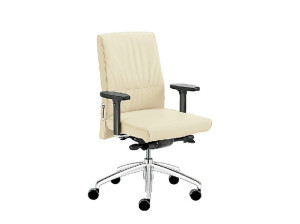 Офисное кресло руководителя