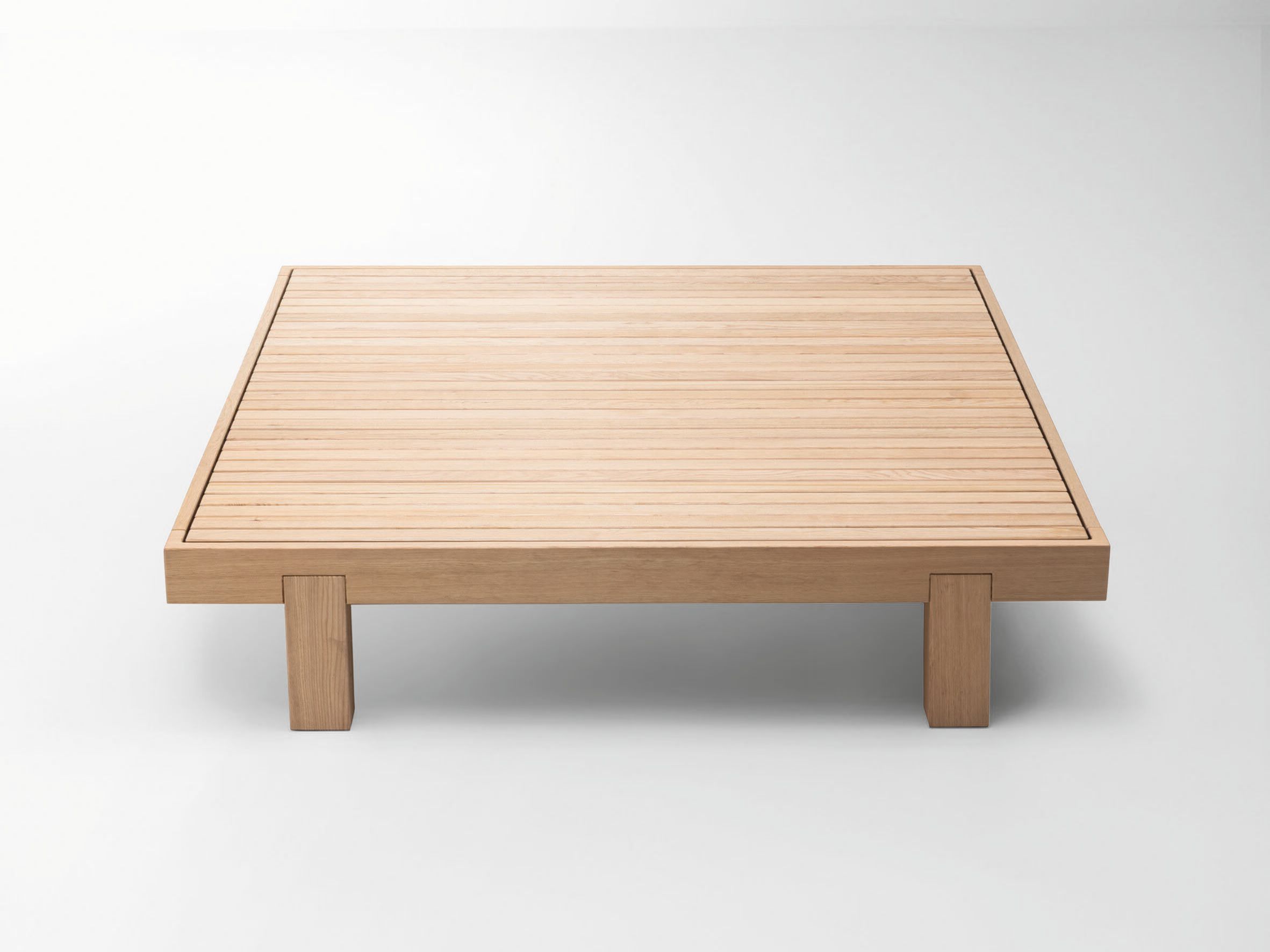 Квадратный низкий садовый журнальный столик из цельного кедра Paola Lenti Toku ARCH-00136763