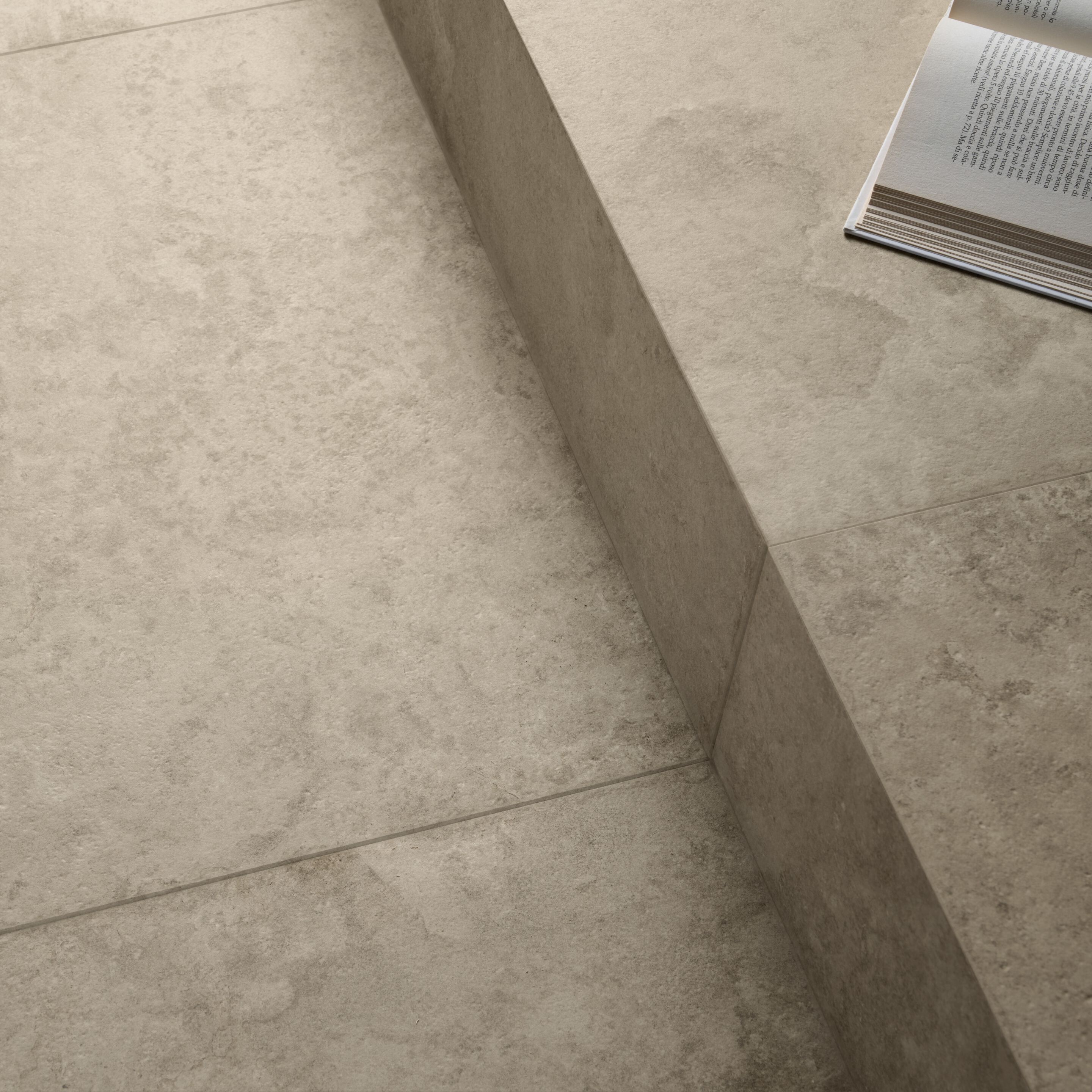 Пол / облицовка из керамогранита с эффектом камня Ceramiche Caesar Histoire ARCH-00148098 - Вид №1