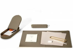 Poltrona Frau Рабочий стол из кожи La collezione - mobili e complementi