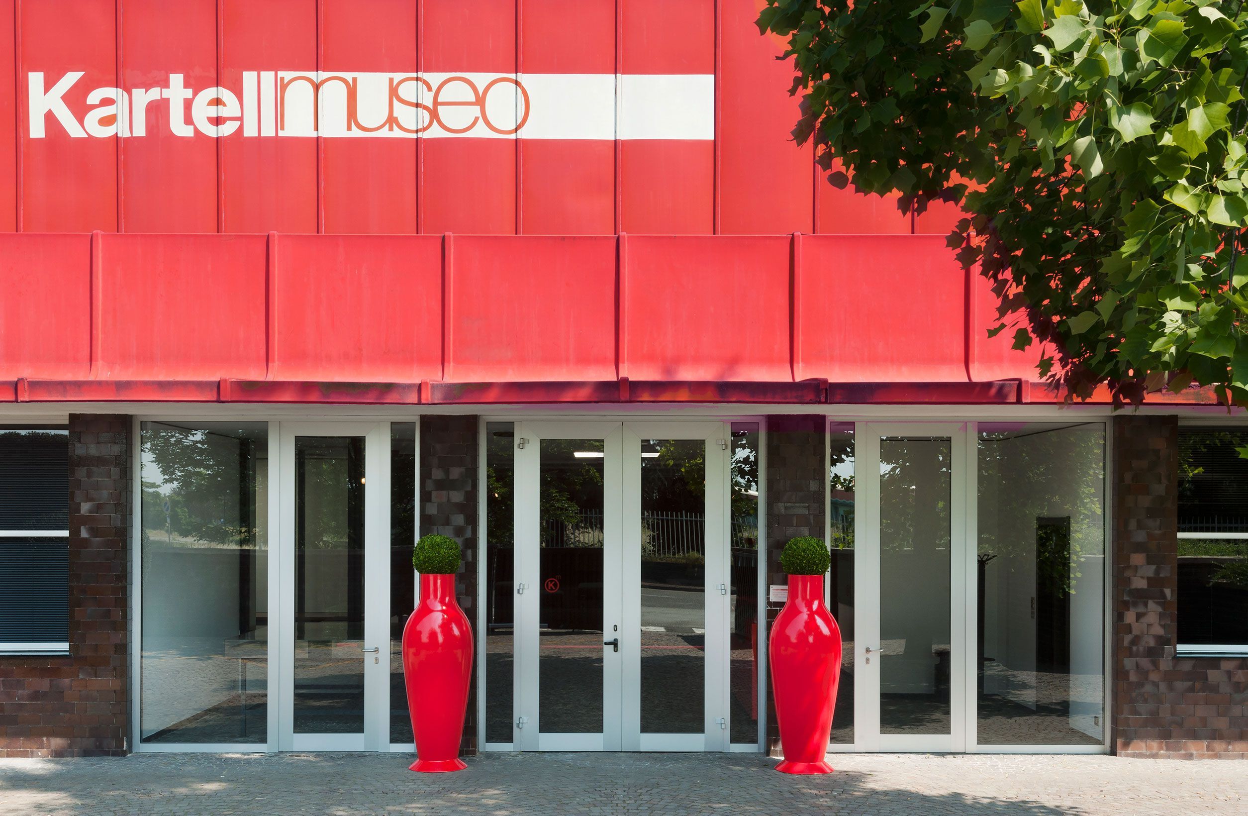 Высокий садовый горшок из полиэтилена Kartell MISS FLOWER POWER ARCH-00051598 - Вид №2