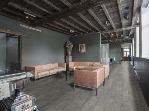 Нескользящий виниловый пол с эффектом дерева