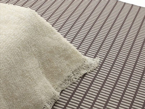 Прямоугольный ковер ручной работы из полосатой бумаги