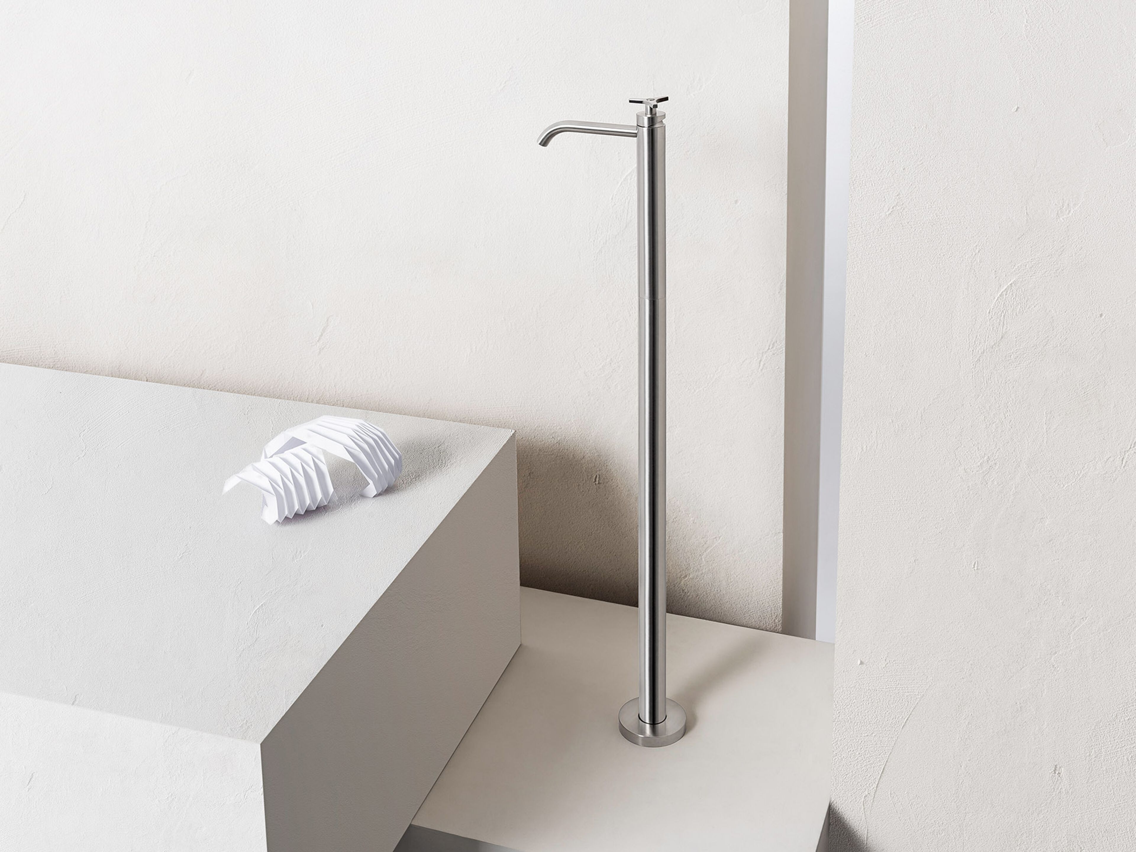 Напольный однорычажный смеситель для раковины QD Magistro Lab Tomeo ARCH-00073911