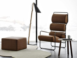 Кресло с высокой спинкой