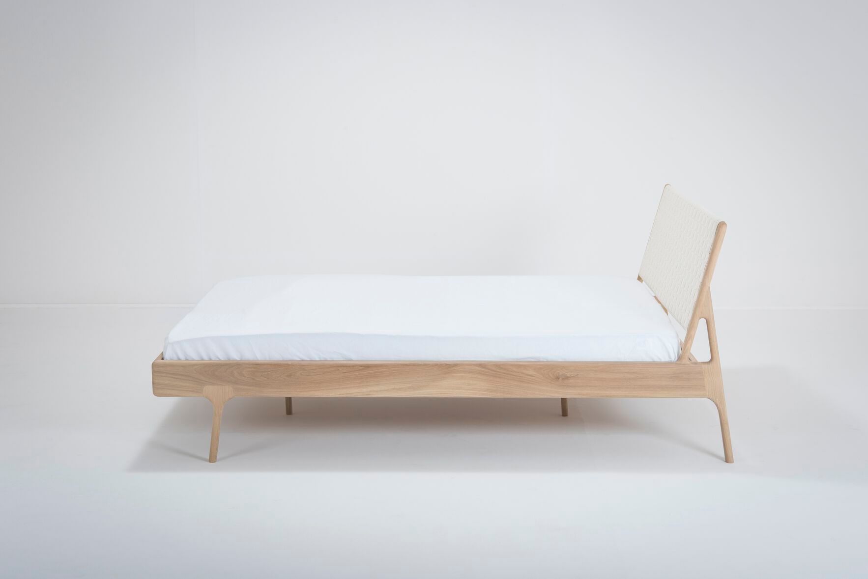 Дубовая двуспальная кровать Gazzda Fawn ARCH-00085993 - Вид №19