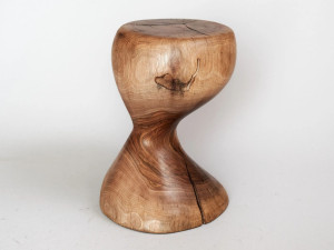 Низкий журнальный столик из грецкого ореха