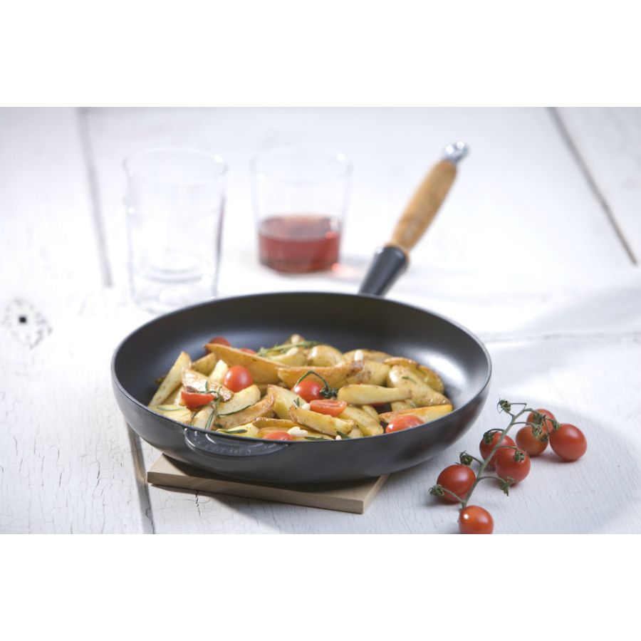 Сковорода чугунная Le Creuset с деревянной ручкой, Ø24 см, черная 20058240000460 - Вид №1