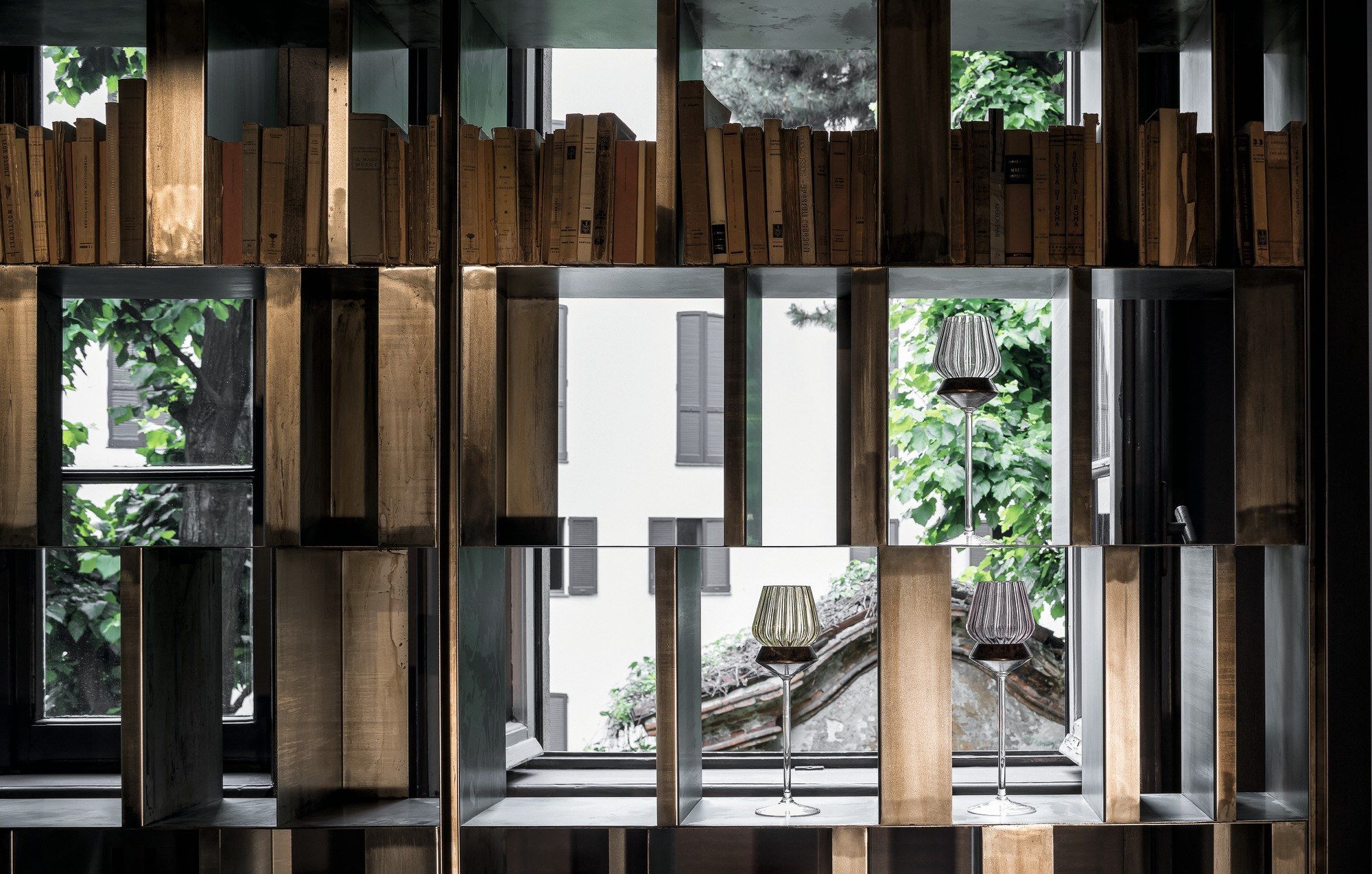 Металлический книжный шкаф с креплением пол-потолок Henge BISTROT ARCH-00079078 - Вид №5