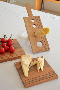 Подставка из грецкого ореха