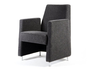 Кресло с подлокотниками