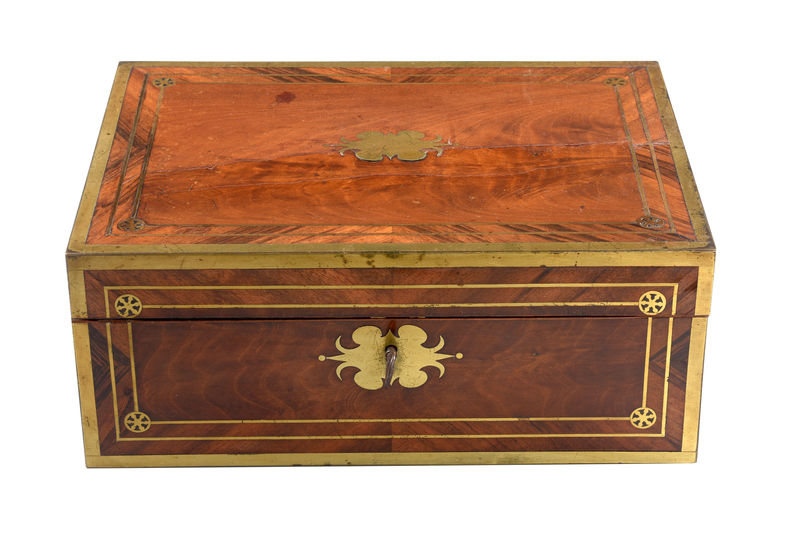 SOR27563 Коробка для письма из красного дерева с латунным переплетом ijlbrown 