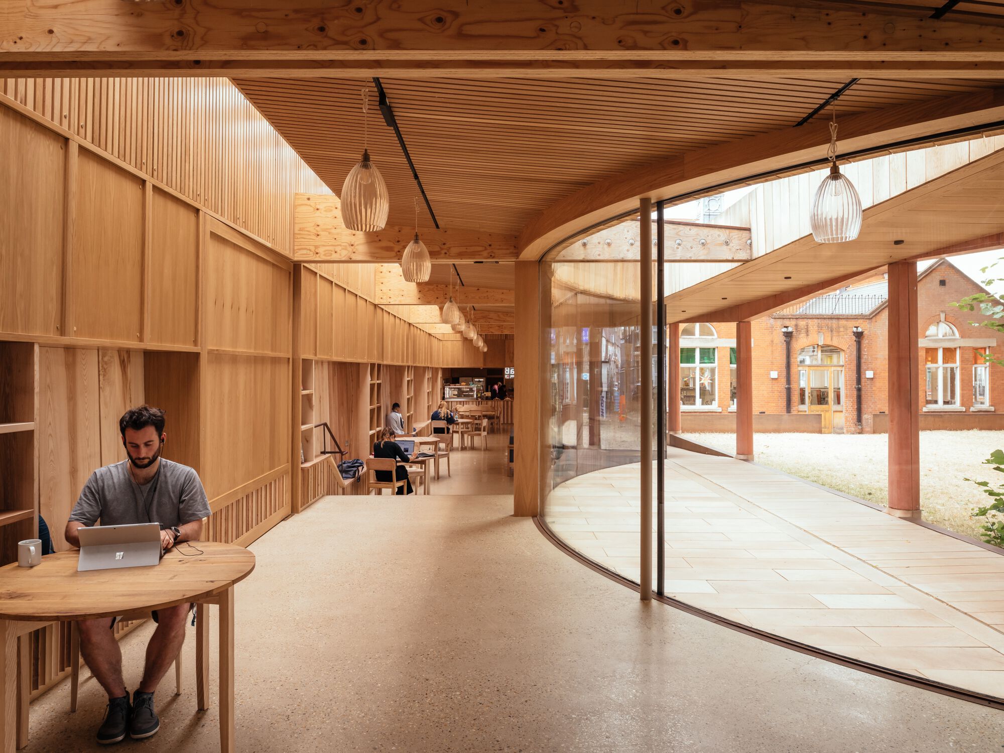 Алюминиевые окна с изогнутыми створками Keller minimal windows® KELLER minimal windows® curve ARCH-00146603