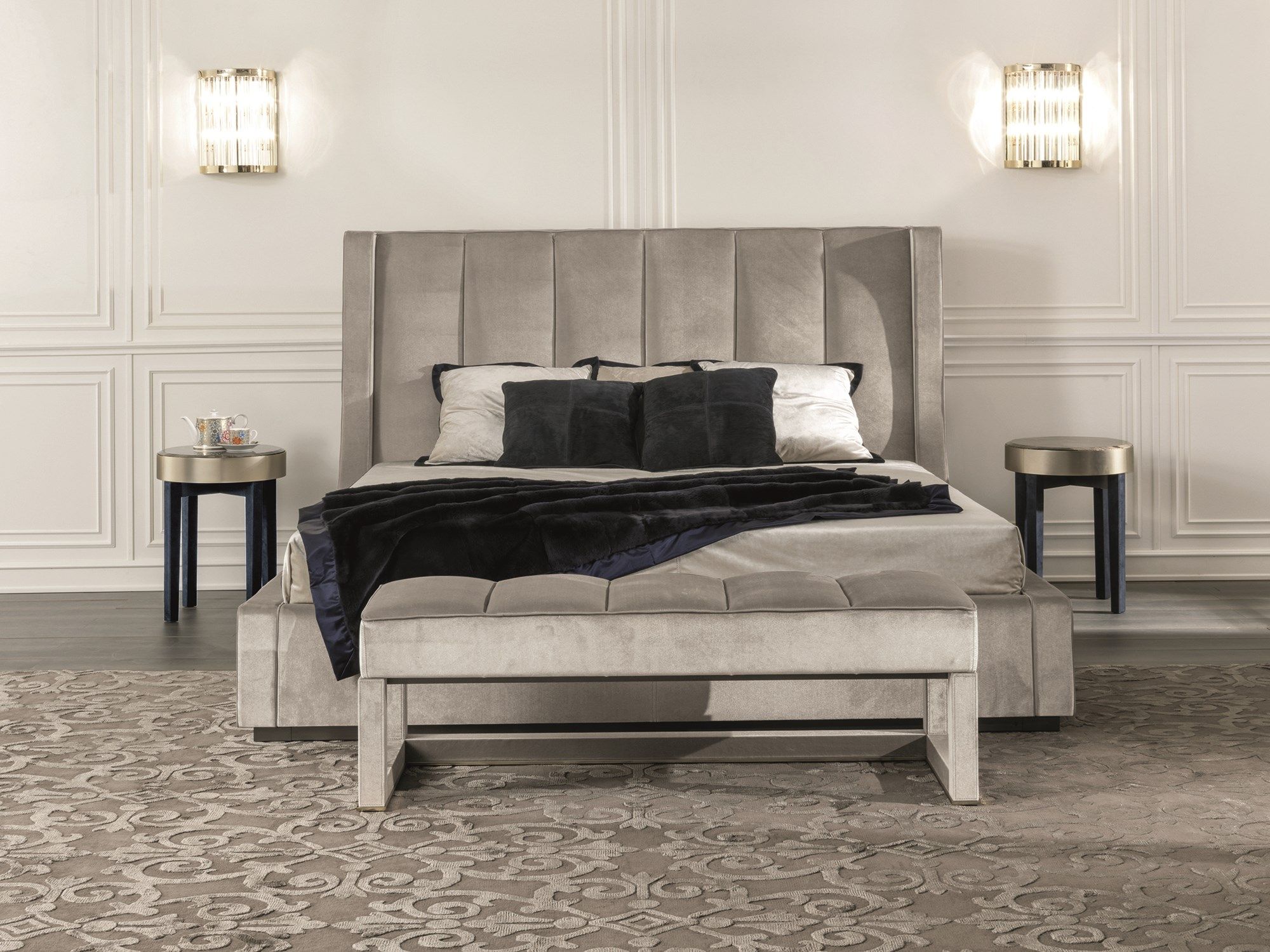 Бархатная двуспальная кровать с мягким изголовьем Longhi Loveluxe ARCH-00013115