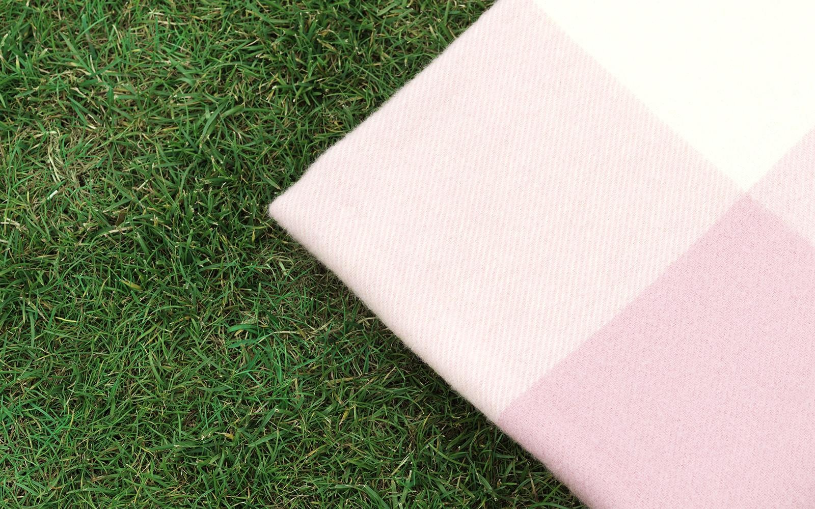 5000533 Одеяло Throw Blanket Mega Check Candyfloss Rose Normann Copenhagen  - Вид №2