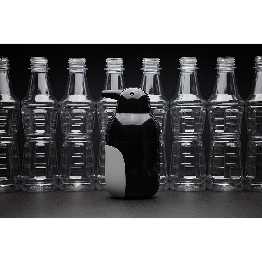 QL10351-BK-WH Диспенсер для мыла penguin, черно-белый Qualy  - Вид №2