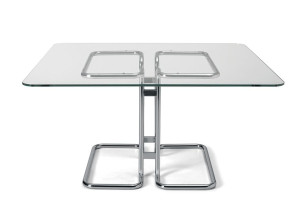 Квадратный стол из стали и стекла