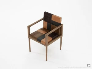 KARPENTER Мягкое кожаное кресло с подлокотниками Katchwork