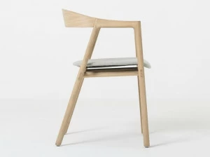 Gazzda Стул с открытой спинкой, обитый тканью Muna