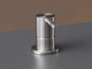 Нажмите Открыть/закрыть на полу