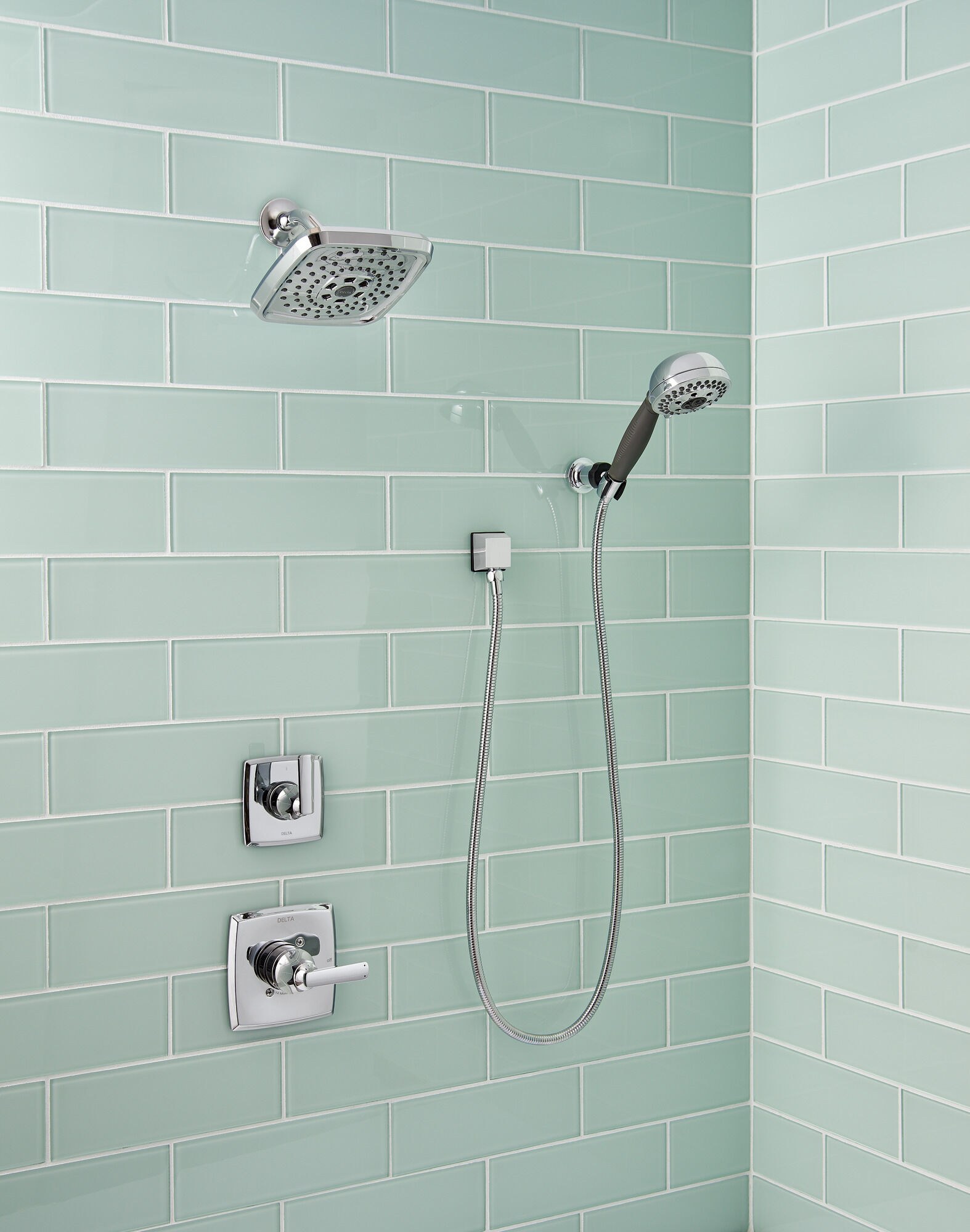 55445 H2Okinetic® Ручной душ с 5 настройками настенного крепления Delta Faucet Universal Showering Хром  - Вид №3
