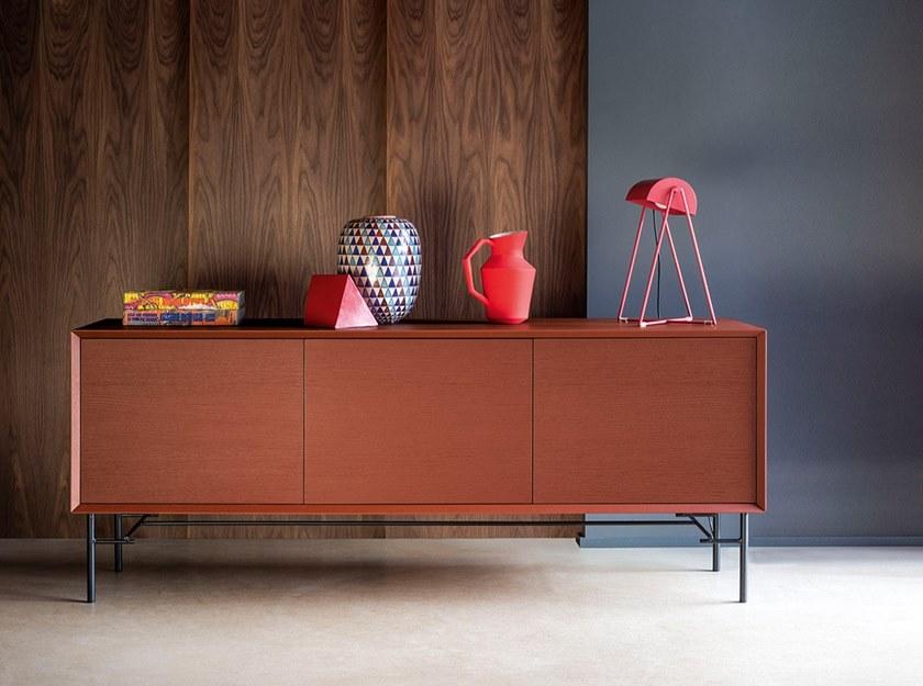 Devina Nais Комод из стекла под дерево и мрамор с распашными дверцами sun-id-1483679 - Вид №1