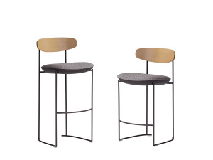 Высокий стул с металлическим каркасом и тканевым сиденьем