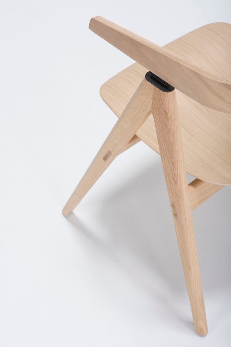 Дубовый стул с подлокотниками с открытой спинкой Gazzda Ava ARCH-00111958 - Вид №4