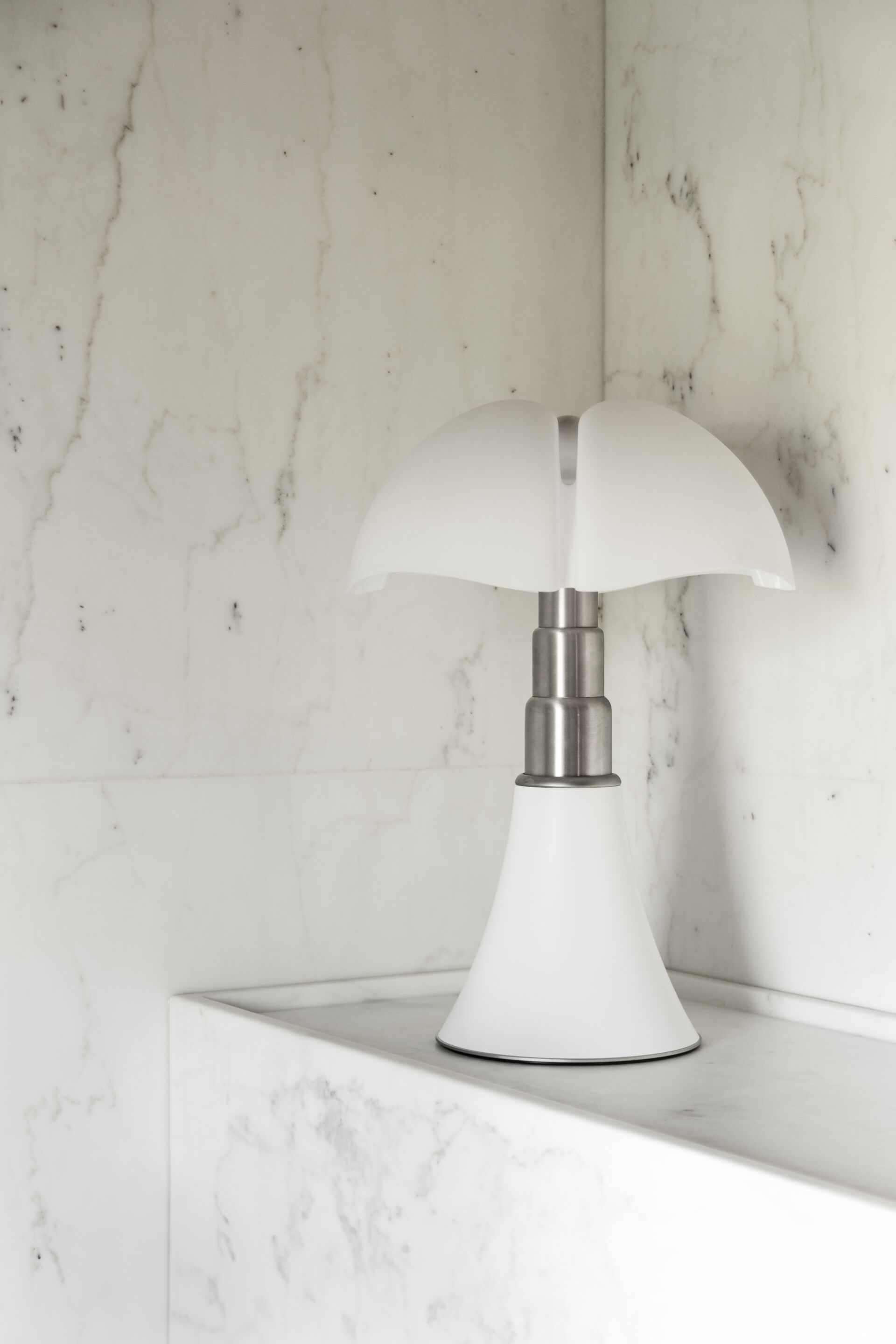 Стальная настольная лампа и метакрилатный абажур Martinelli Luce Летучая мышь ARCH-00126412 - Вид №5