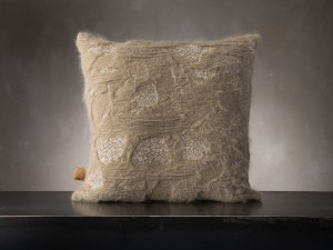 Квадратная подушка в ангоре