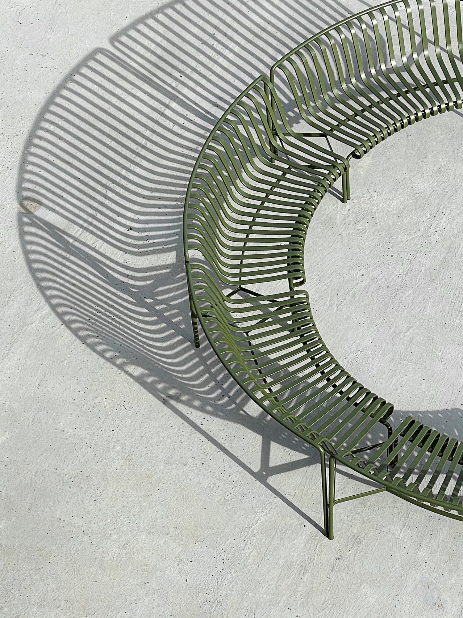 Стальная садовая скамейка с порошковым покрытием со спинкой Hay Палисад ARCH-00074175 - Вид №43