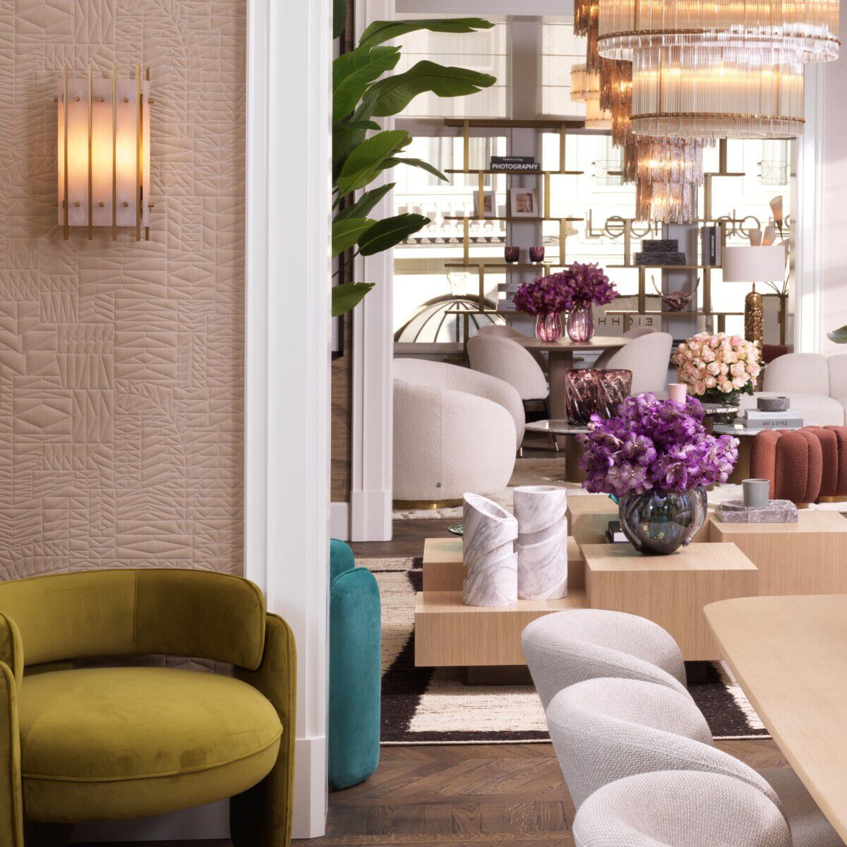 Бархатное кресло с подлокотниками Eichholtz CHAPLIN ARCH-00151247 - Вид №1