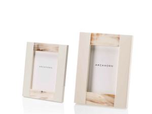 Лакированная деревянная рама и рог