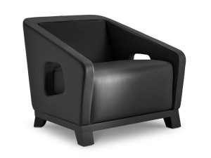 Кожаное кресло с подлокотниками