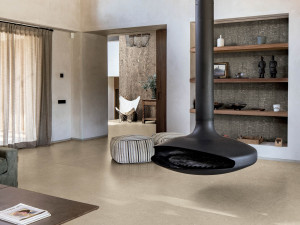 Пол / покрытие для внутреннего и наружного применения с эффектом бетона и металла