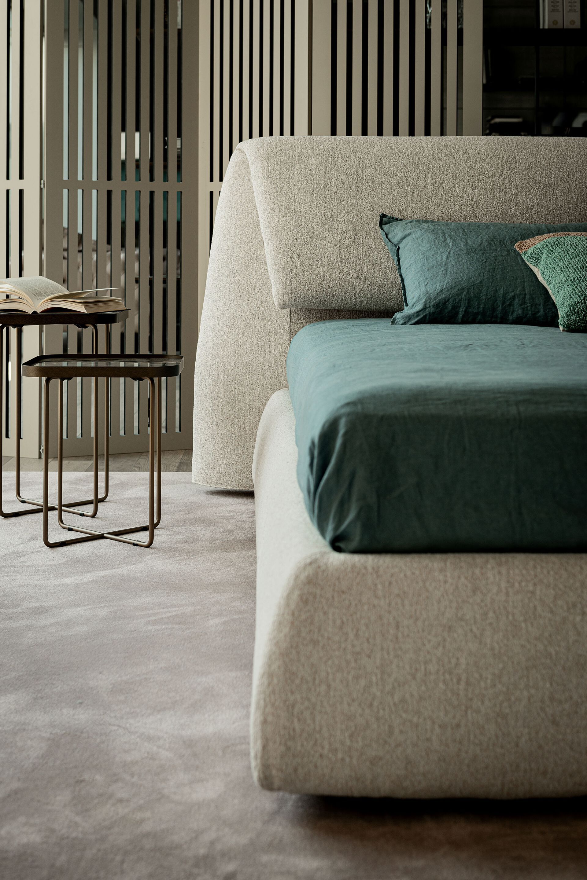 Двуспальная мягкая кровать из ткани Cattelan italia SIMON ARCH-00103324 - Вид №1