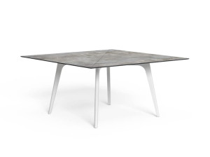 Квадратный садовый стол