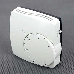 Термостат комнатный WFHT Basic +  с нормально закрытым сервоприводом Watts 230В