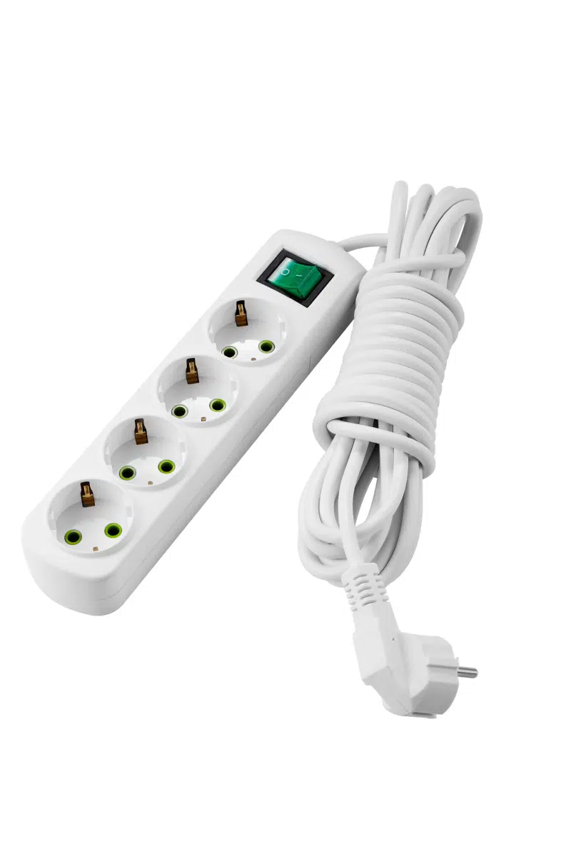 LETITIA Удлинитель с заземлением 4 входа 5 метра с выключателем белый LEZARD 721-0405-402