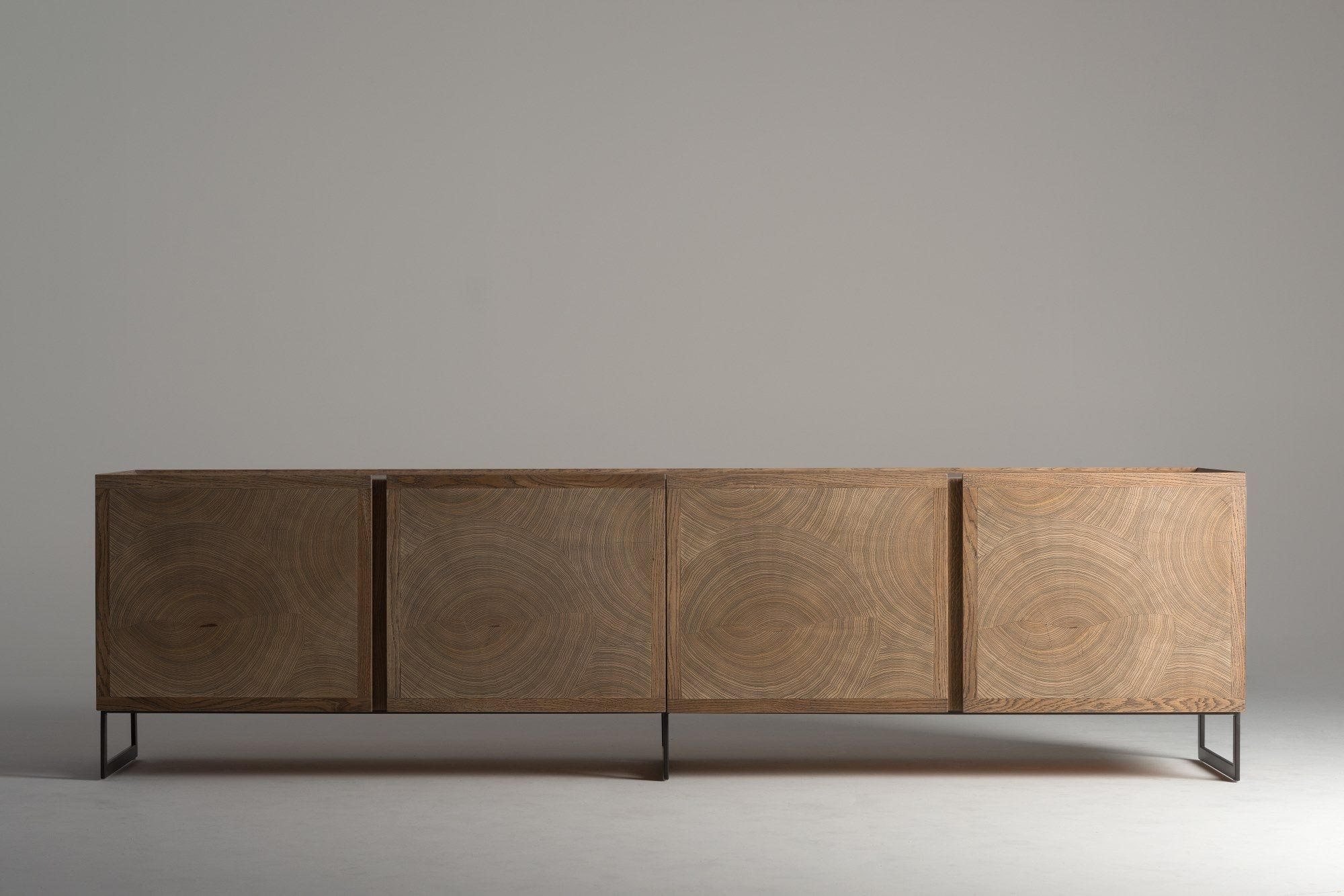 Шкаф из шпона и бетона с распашными дверями Mantellassi 1926 Tury ARCH-00146334 - Вид №1