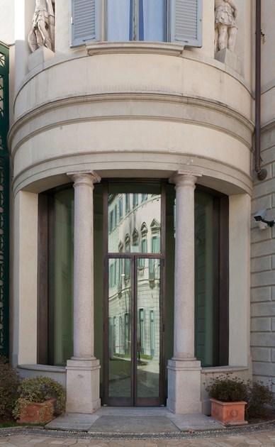 Capoferri Serramenti Распашная дверь с термическим разделением из металла sun-id-1469985 - Вид №11