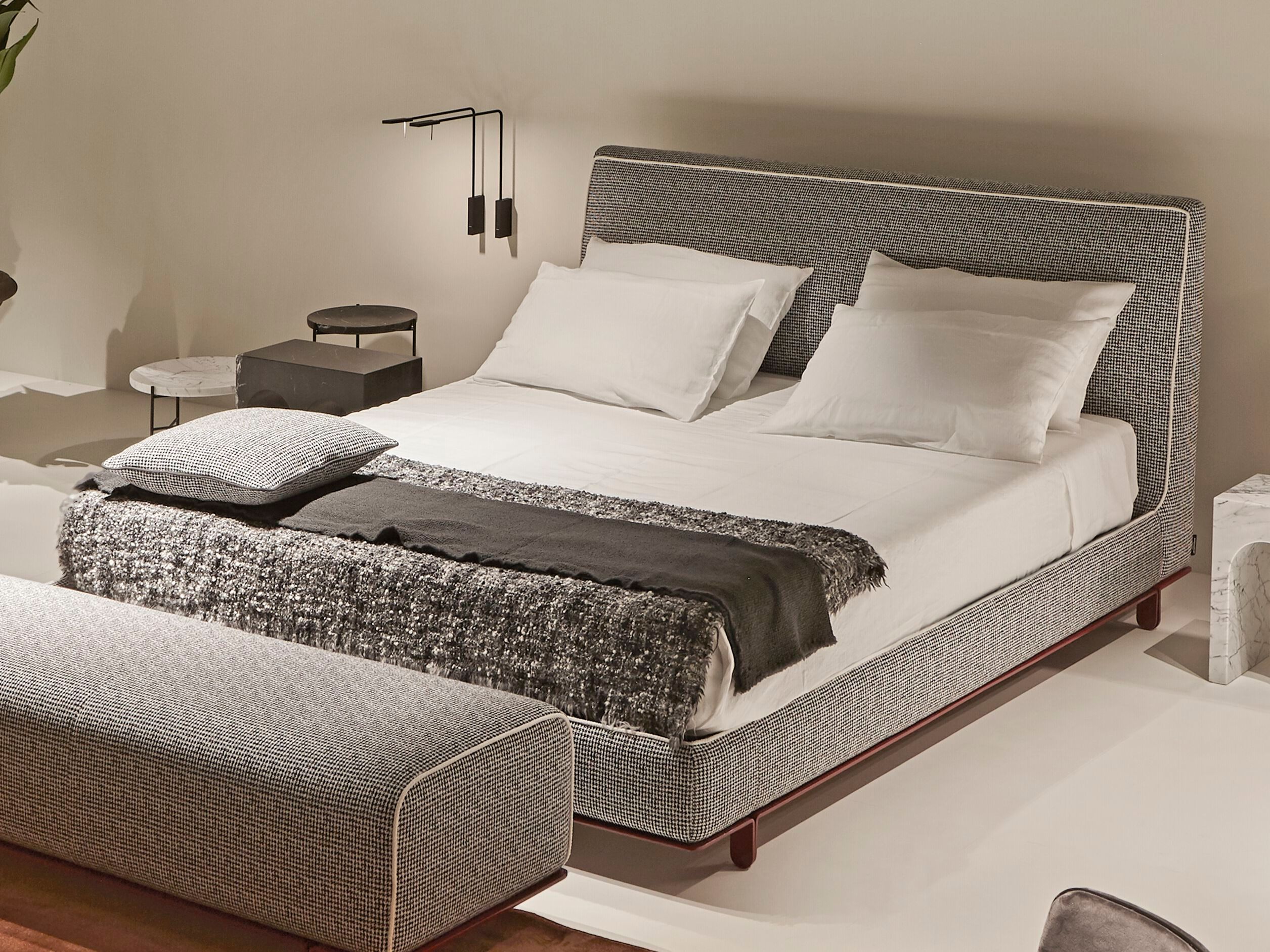 Двуспальная кровать из ткани с мягким изголовьем Antoniolupi GINEVRA ARCH-00099986