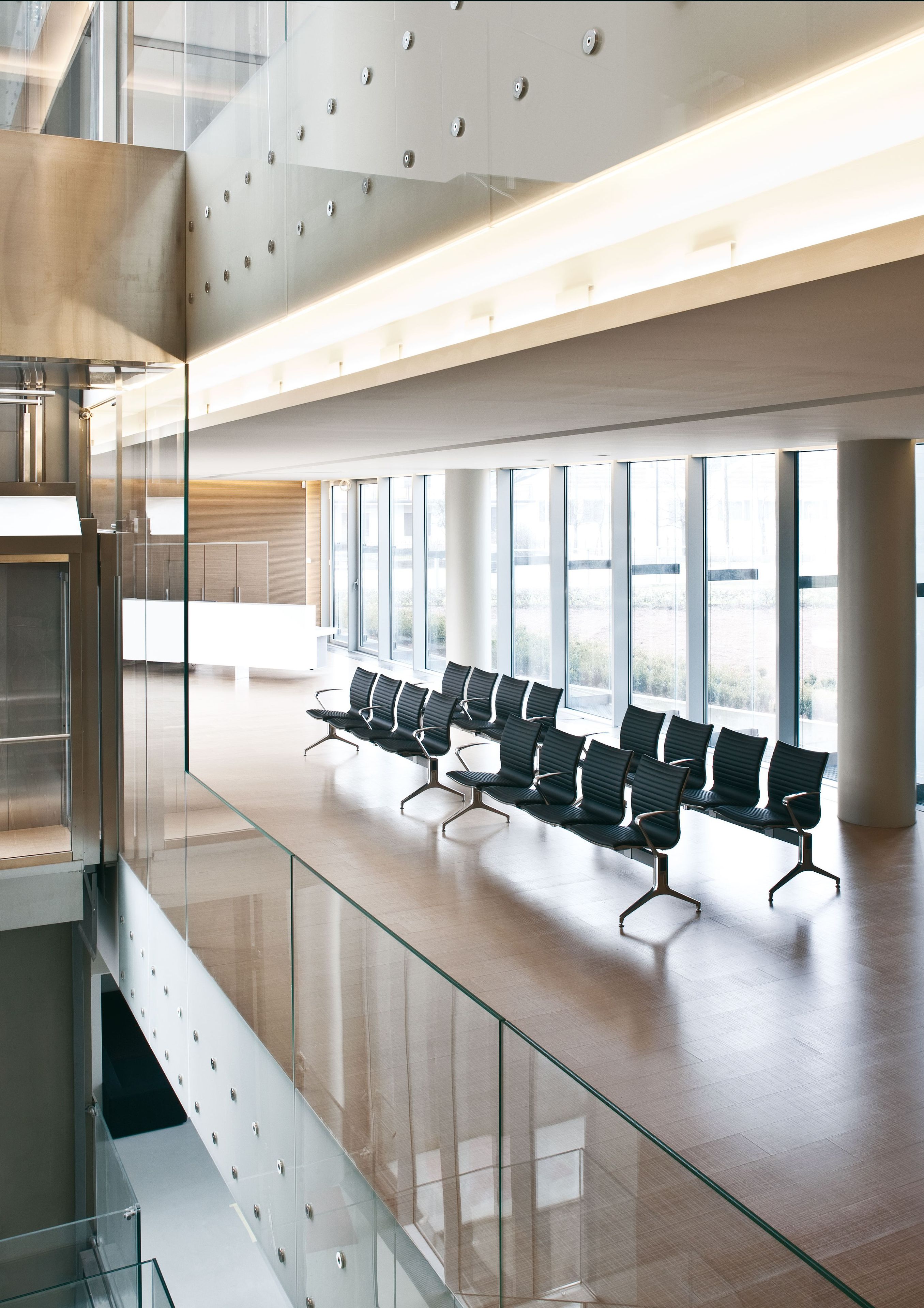 Кожаное напольное сиденье с подлокотниками Kastel Kruna Plus ARCH-00002350