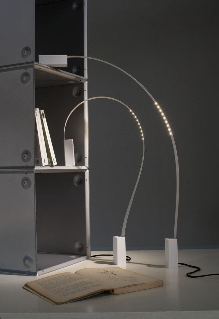 Martinelli Luce Гибкая настольная лампа из алюминия и смолы  823  - Вид №5