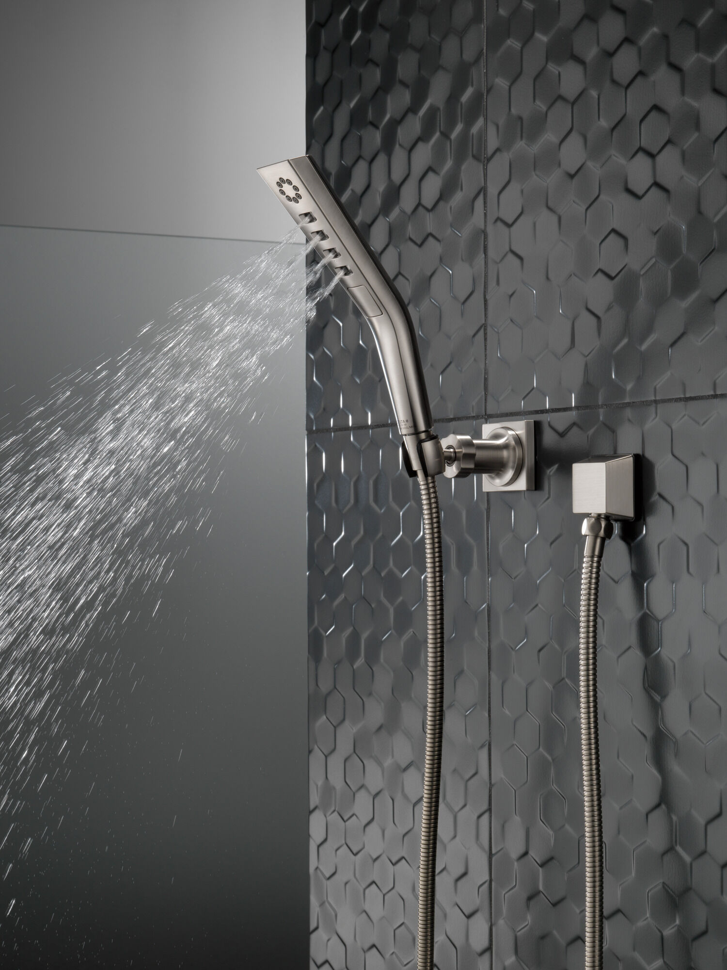 H2Okinetic® Ручной душ с 3 настройками для настенного монтажа Delta Faucet 55799-SS - Вид №3